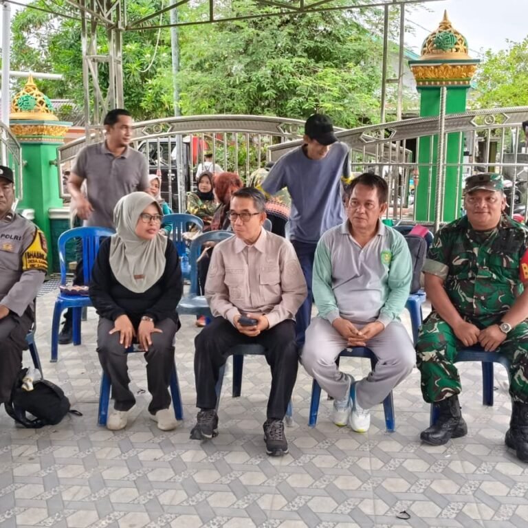 Gotong Royong dan Kepedulian Lingkungan Mewarnai Jumat Bersih di Sangatta Utara
