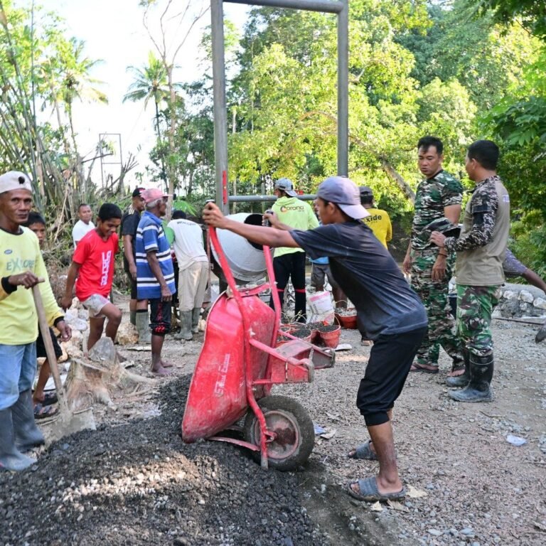 Pengecoran Tiang Utama untuk Jembatan Gantung di Desa Patukku, Kecamatan Bontocani