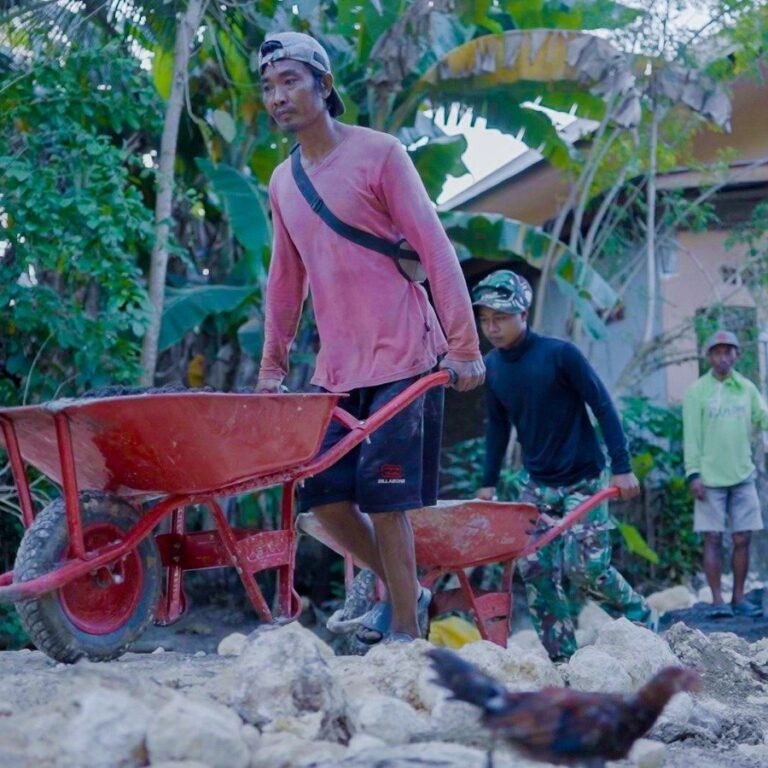 Pembangunan Jembatan Gantung TMMD Ke-129 Kodim 1407/Bone di Desa Patukku