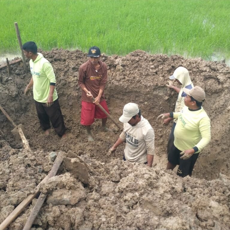 Penggalian Titik Jembatan Gantung di Kecamatan Sibulue oleh Warga Taddang Palie