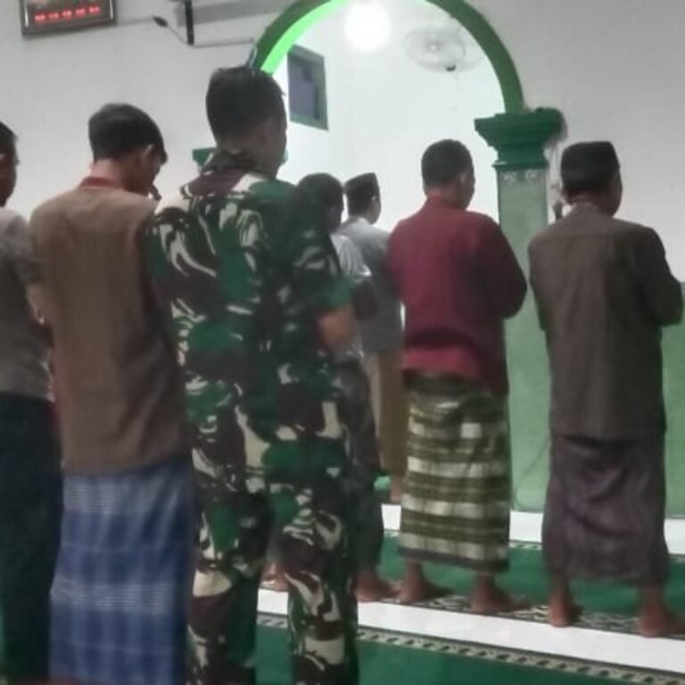 Kodim 0726/Sukoharjo dan Satgas TMMD Lakukan Sholat Subuh Berjamaah di Masjid Grogol