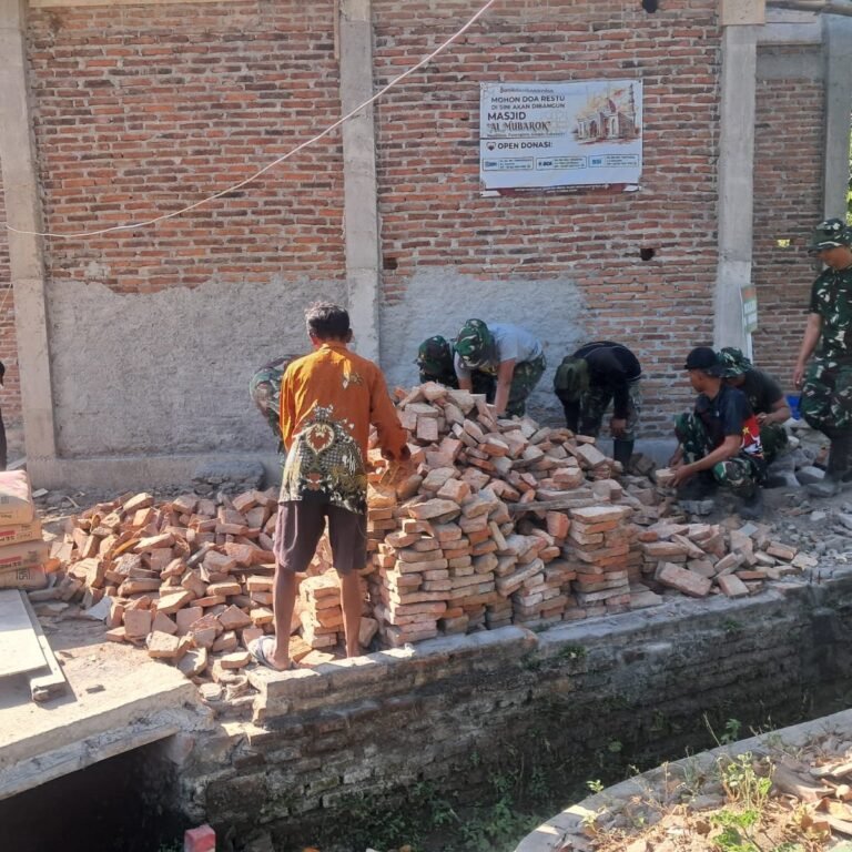 Suasana Pagi di Masjid Al-Mubarok Disibukkan Pekerja TMMD Reguler Kodim 0726/Sukoharjo