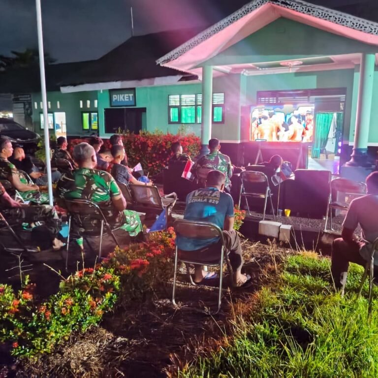 Nonton Bareng Piala Dunia 2026 Jadi Sarana Komunikasi Sosial Koramil 1010-04/Binuang