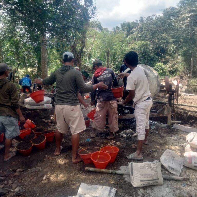 Desa Patukku Jadi Lokasi Pengecoran Tiang Utama pada Proyek Jembatan Gantung TMMD Kodim 1407/Bone