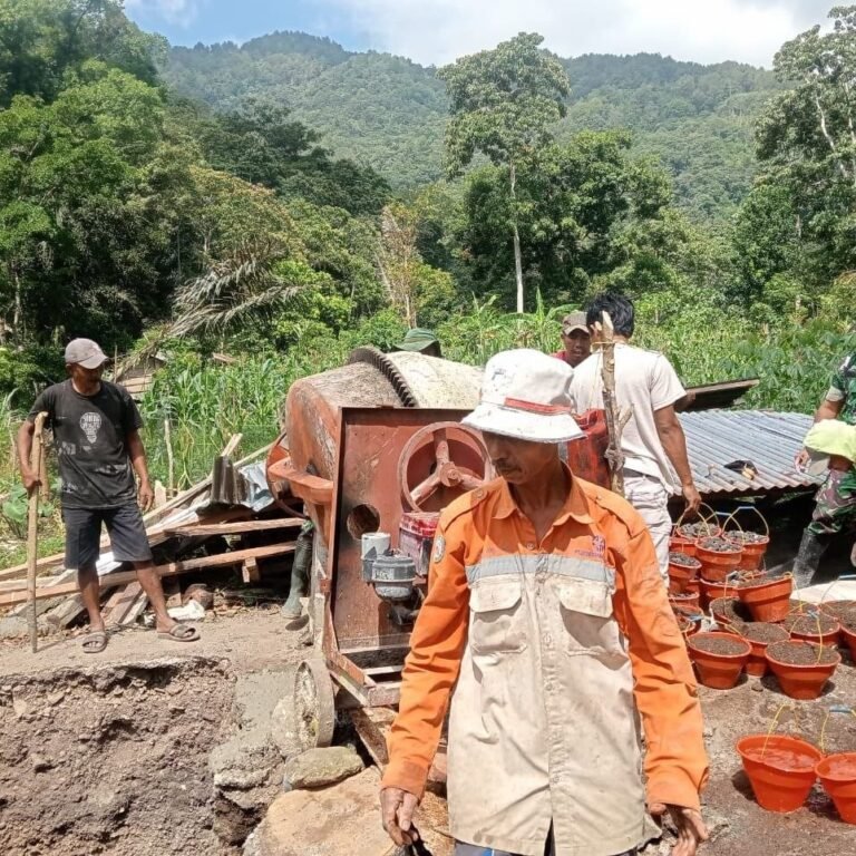 Desa Patukku Jadi Lokasi Pengecoran Tiang Utama Proyek Jembatan Gantung TMMD Ke-129