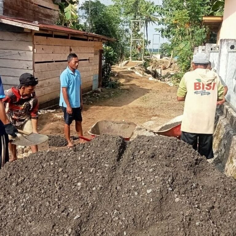 Pengerjaan Jembatan Gantung TMMD Ke-129 Kodim 1407/Bone di Desa Taddang Palie Kecamatan Sibulue