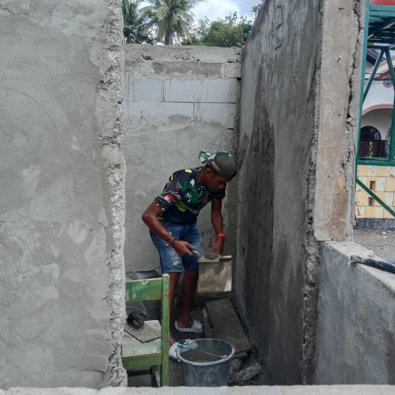 Pusat Kecamatan Sibulue Jadi Lokasi Penyelesaian Plester MCK TMMD Kodim 1407/Bone