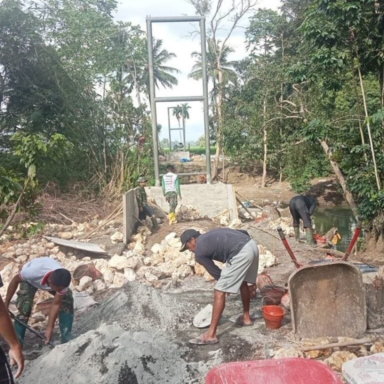 Pembangunan Pondasi Jalan Menuju Jembatan Gantung di Desa Taddang Palie Dikebut