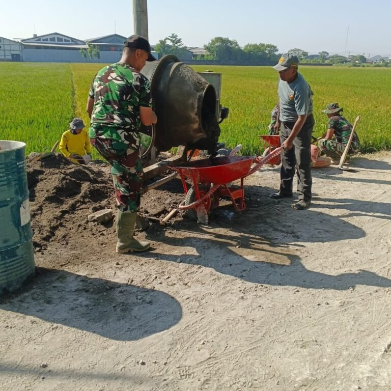 Pembangunan Desa Parangjoro, Kecamatan Grogol Digarap Personel Satgas TMMD ke-129 Kodim 0726/Sukoharjo