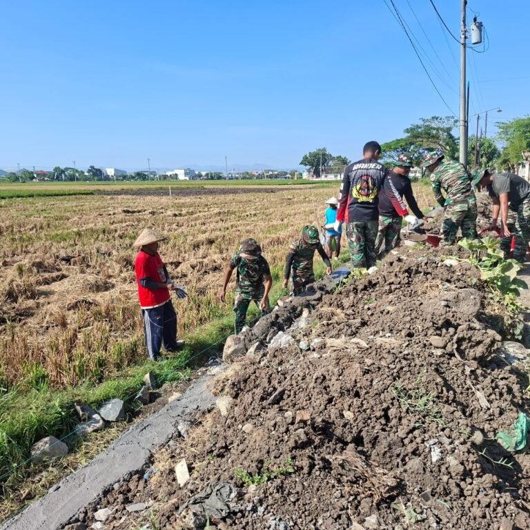 Desa Parangjoro Kecamatan Grogol Jadi Lokasi Pembangunan Talud dan Jalan Usaha Tani TMMD Kodim 0726/Sukoharjo
