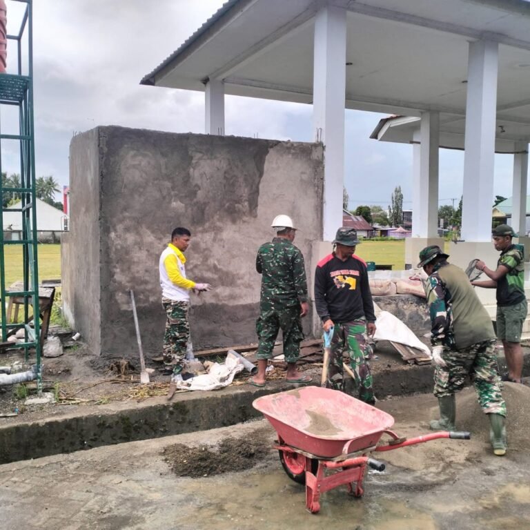 Desa Langi Kedengaran Suara Cangkul saat Plesteran Jambanisasi/MCK Dikebut
