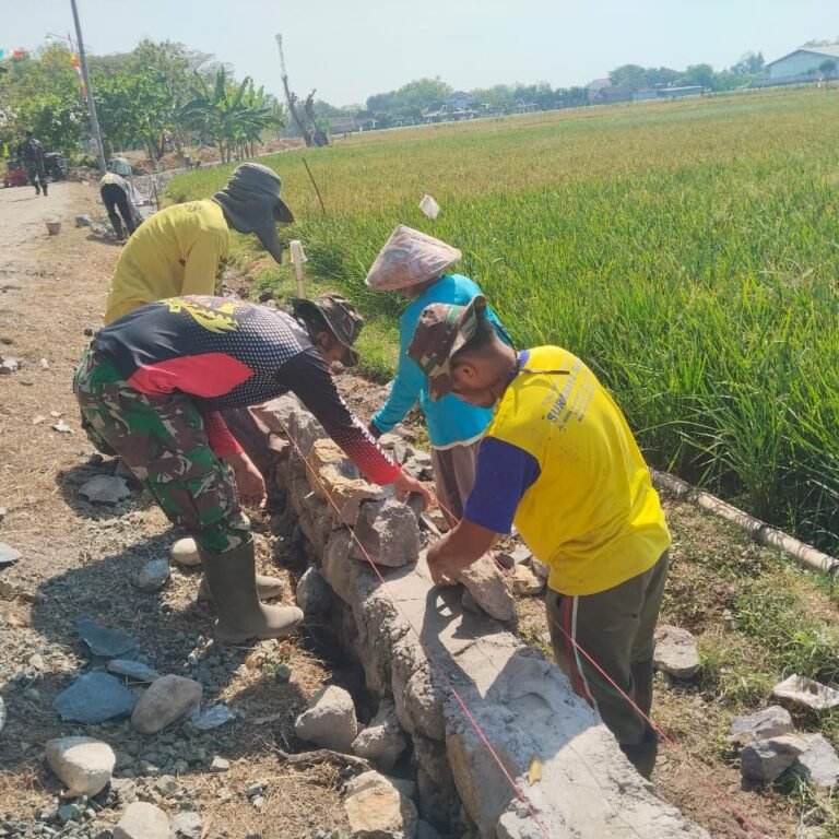 Desa Parangjoro Kecamatan Grogol Jadi Lokasi Pembangunan Talud oleh Satgas TMMD