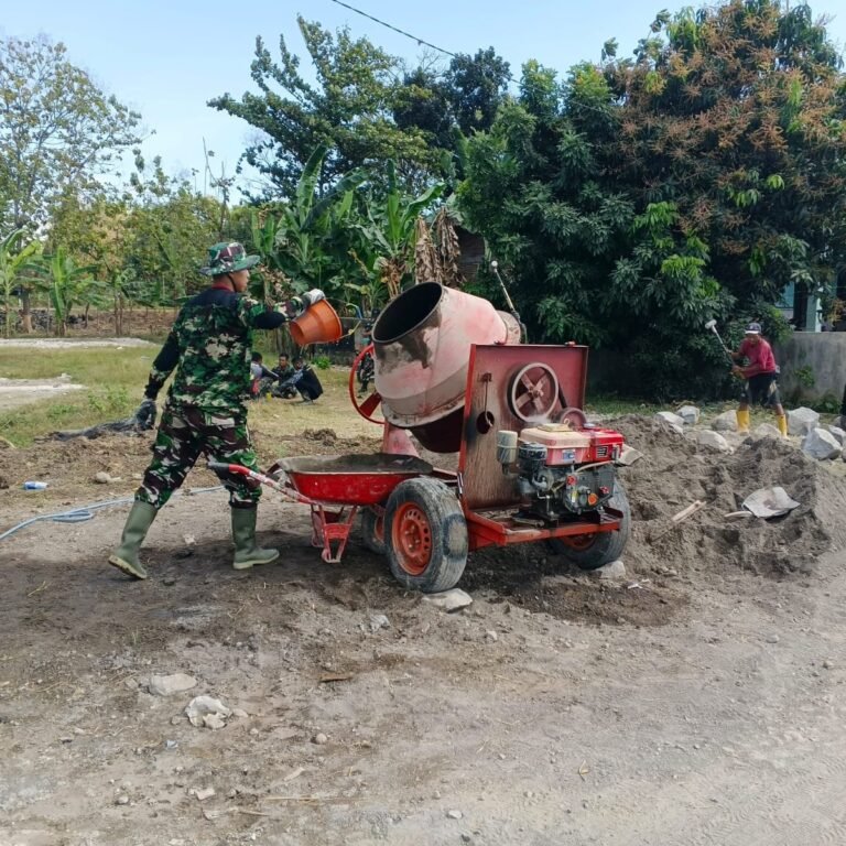 Pekerjaan Material di Desa Parangjoro Kecamatan Grogol Dikerjakan Satgas TMMD