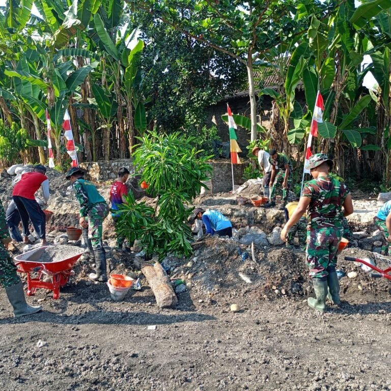 Transformasi Tumpukan Batu Menjadi Dinding Penahan Tanah di Desa Parangjoro