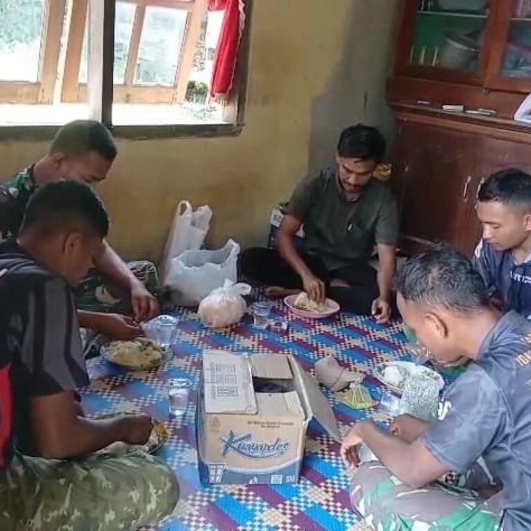 Desa Sarah Raya Jadi Lokasi Makan Siang Bersama Personel Satgas TMMD