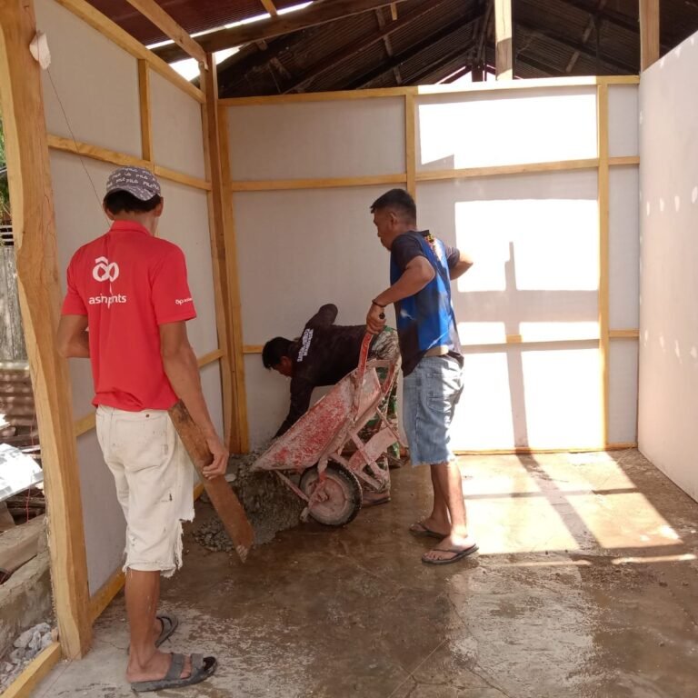 Rehabilitasi Rumah Tidak Layak Huni Ibu Santi di Maroanging Capai Tahap Pengecoran Lantai