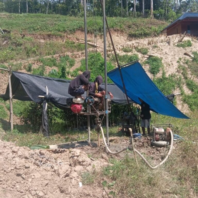 Semangat Gotong Royong Warnai Pembuatan Sumur Bor TMMD di Dusun Samaenre