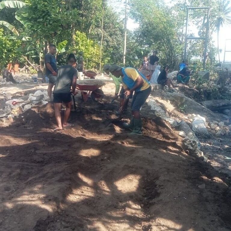 TMMD Ke-129 Kodim 1407/Bone Fokus Perataan Jalur Menuju Jembatan Gantung di Kecamatan Sibulue