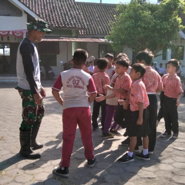 Pembangunan Desa dan Pendidikan: TMMD Reguler Ke-129 Kodim 0726/Sukoharjo Berinteraksi di SDN Parangjoro 02