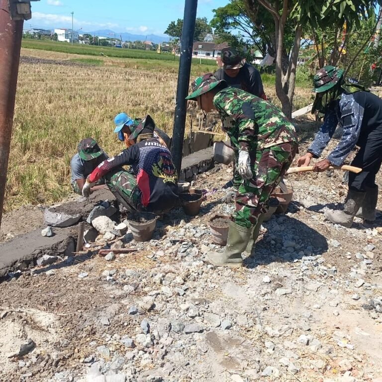 Sukoharjo: Gotong Royong TMMD di Desa Parangjoro Diliputi Teriknya Matahari