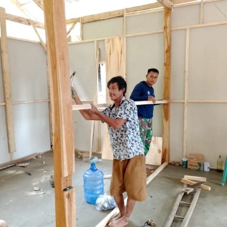 RTLH di Desa Langi: Fokus pada Sekat Kamar dan Kenyamanan Penghuni oleh TMMD Ke-129 Kodim 1407/Bone