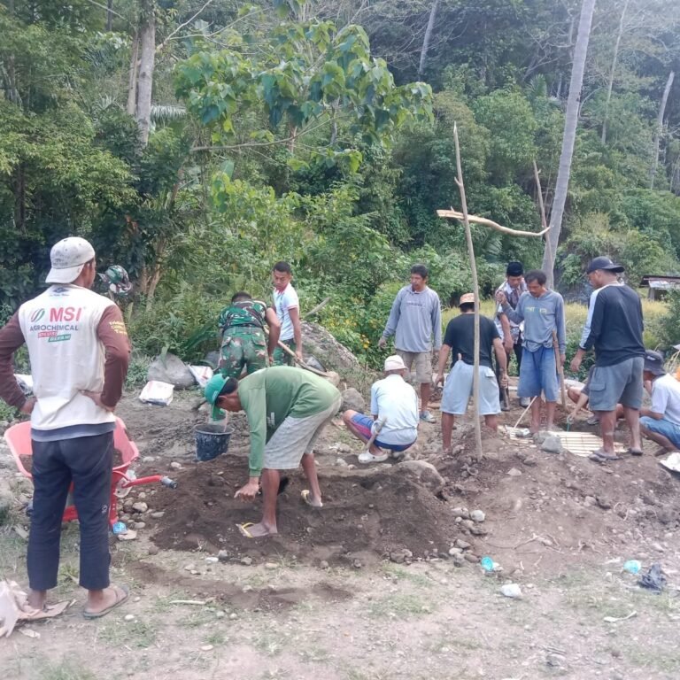 Satgas TMMD Bersama Warga Desa Langi Dirikan MCK pada Titik Keempat di Kecamatan Bontocani