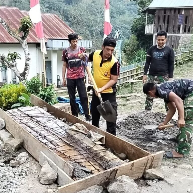 Satgas TMMD Kodim 1407/Bone Bersama Warga Laksanakan Perbaikan Dekker di Bontocani