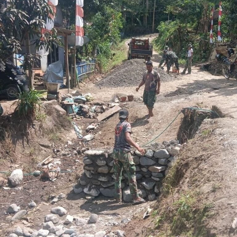 Dekker Sederhana TMMD Ke-129 Menjaga Kelancaran Aktivitas Warga Desa di BONE