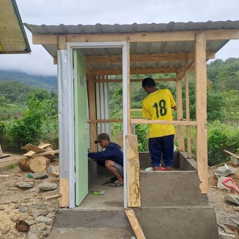 Pembangunan Jambanisasi Titik 1 di Dusun Langi Digenjot Satgas TMMD Ke-129 Kodim 1407/Bone