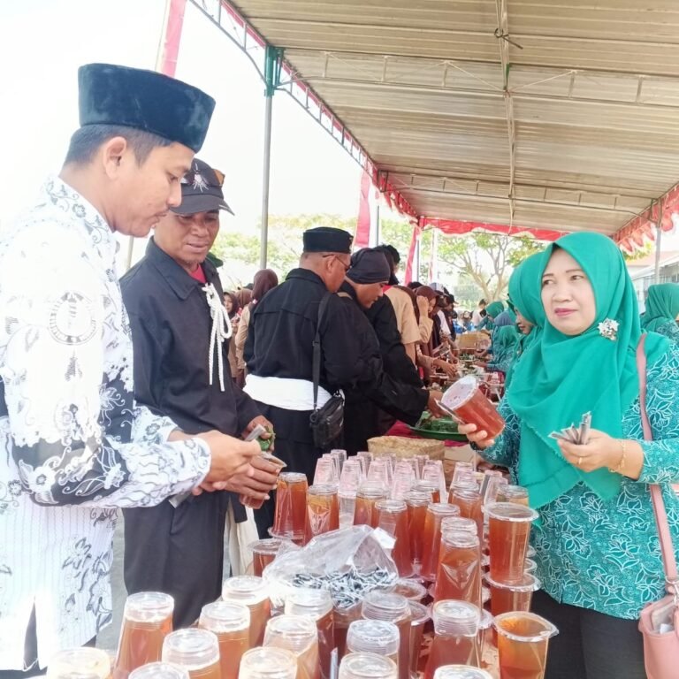 Stan UMKM PKK Desa Parangjoro Menyemarakkan Kegiatan TMMD Reguler ke-129 Kodim 0726/Sukoharjo