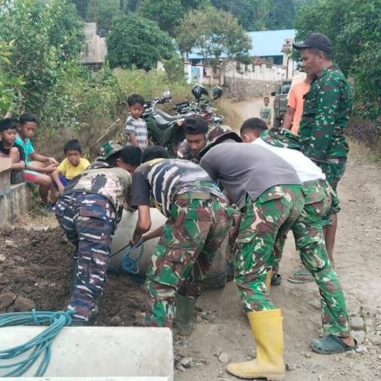 Pendistribusian Material Jadi Tahap Awal Pembangunan Infrastruktur TMMD Ke-129 di Desa Erecinnong