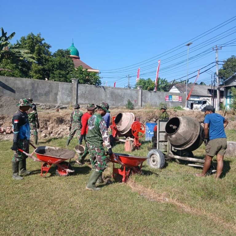 Warga Desa Parangjoro Bersinergi dengan Satgas TMMD untuk Mempercepat Pembangunan Talud