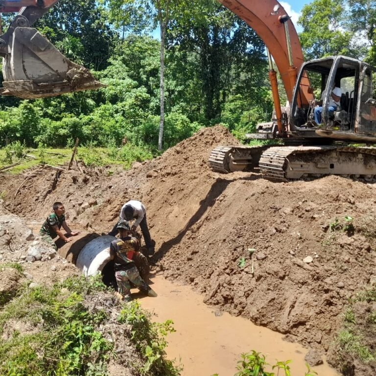 Progres TMMD Reguler ke-129: Instalasi Plat Duiker di Kecamatan Pasie Raya oleh Kodim 0114/Aceh Jaya