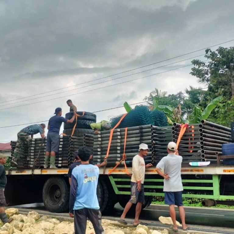Kedatangan Material Jembatan Gantung di Desa Pattuku Dalam Program TMMD Ke-129 Disambut Warga