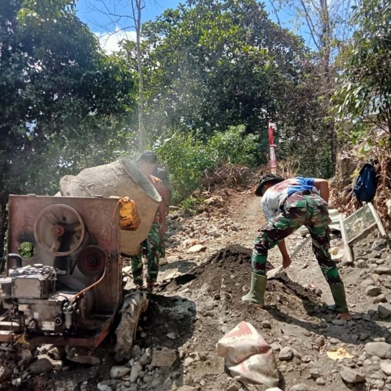 Pengecoran Jalan Penghubung Dusun Pattuku dan Lemo Dilakukan Satgas TMMD di Desa Pattuku