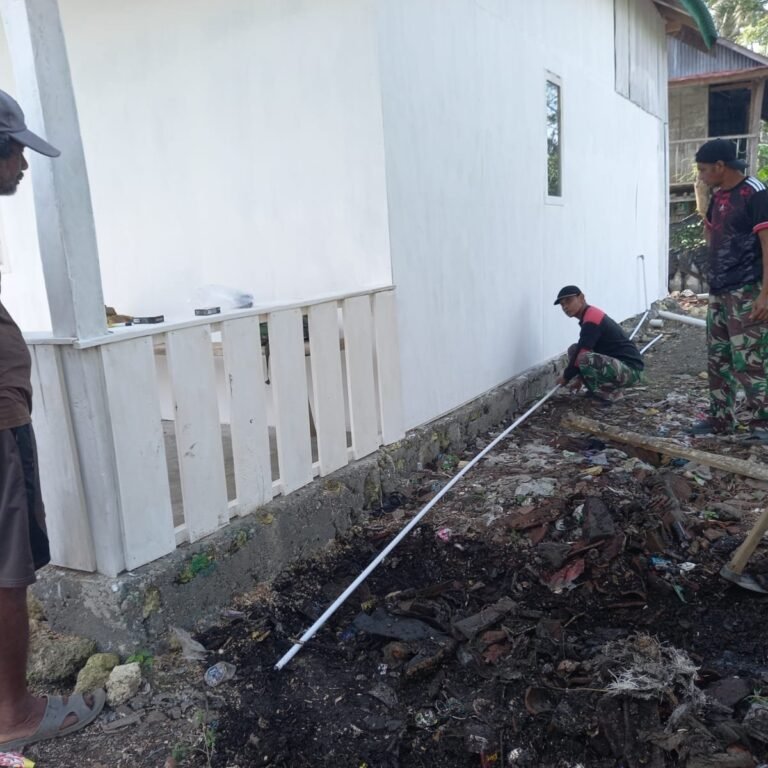 Desa Tunreng Tellue Jadi Lokasi Perakitan Pipa Saluran Air oleh Satgas TMMD Kodim 1407/Bone