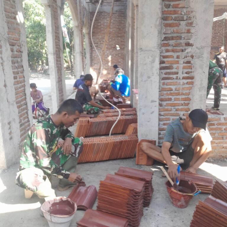 Rehabilitasi Masjid Al Mubarok Dikebut oleh Satgas TMMD dan Warga Desa Parangjoro