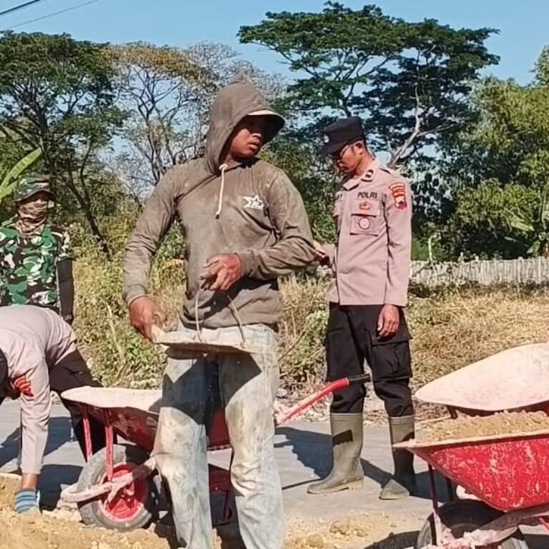 Warga Desa Parangjoro Nikmati Jalan Cor Lebih Rapi Usai Perataan Bahu Jalan oleh Satgas TMMD
