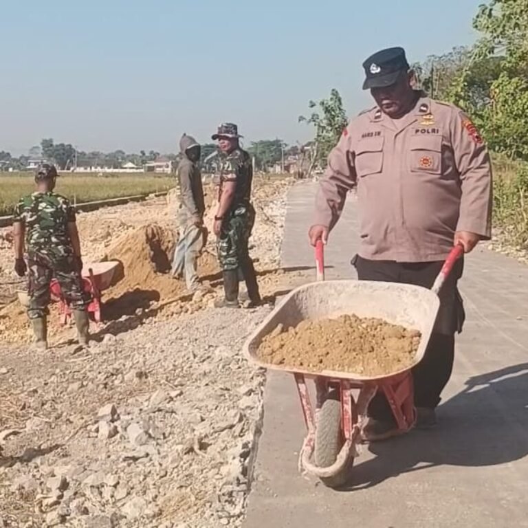 Sisi Kiri dan Kanan Jalan Parangjoro Belum Rata Usai Pengecoran di Sukoharjo