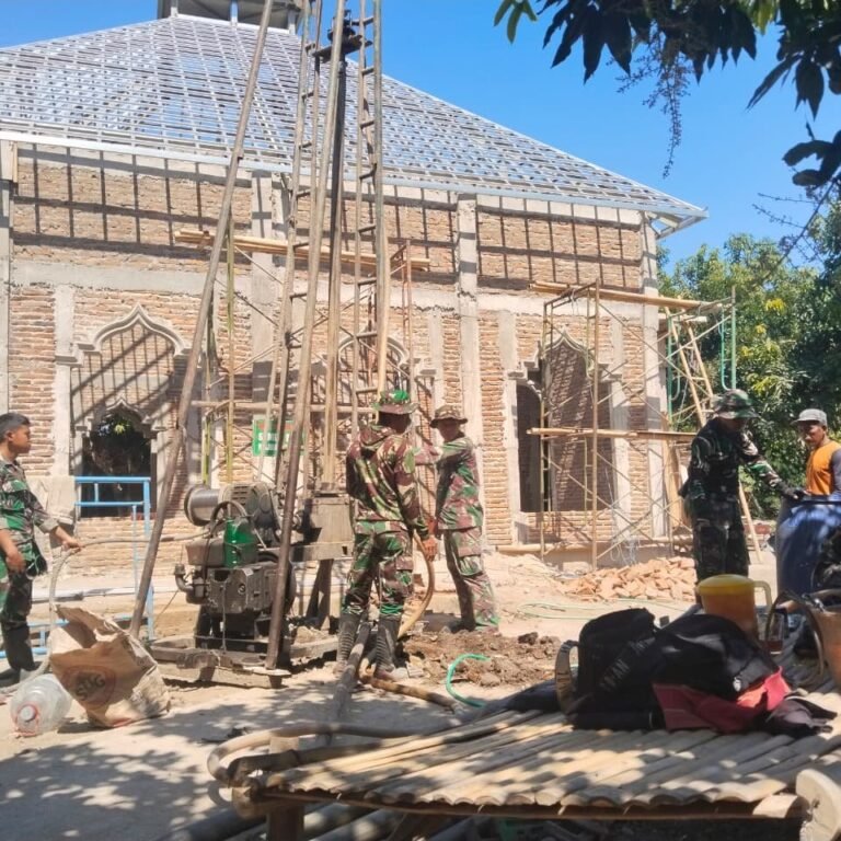 Pembuatan Sumur Bor di Masjid Al Mubaroq Desa Parangjoro Libatkan Personel Kodim 0726/Sukoharjo