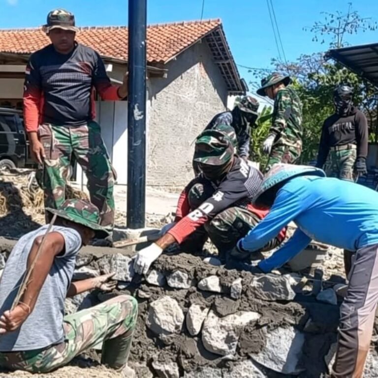Kekompakan Satgas TMMD dan Warga Dorong Progres Talut 500 Meter di Desa Parangjoro