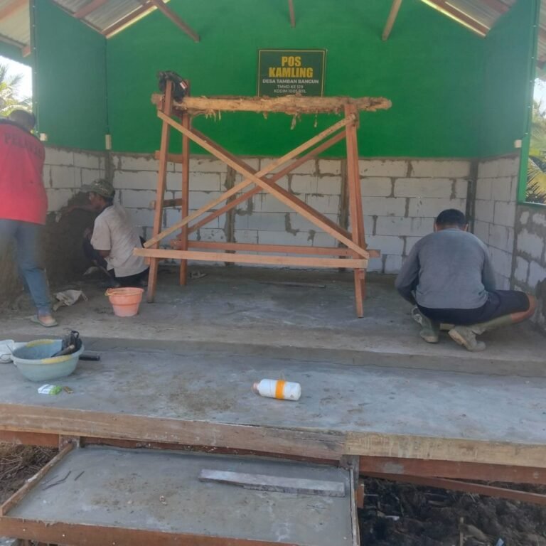 Pekerjaan Utama Pos Kamling di Tamban Bangun Mencatat Kemajuan pada TMMD Ke-129