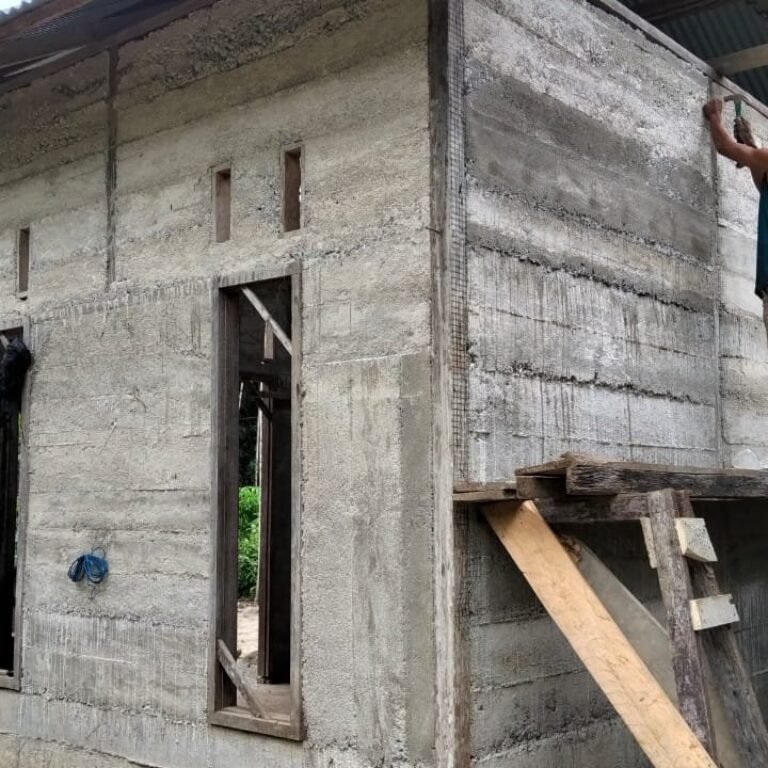 Satgas TMMD Lanjutkan Gotong Royong, Rumah Janda di Aceh Jaya Mulai Kokoh