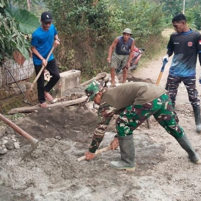 Lanjutkan Pengecoran Dekker, TMMD Ke-129 Kodim Bone Optimalkan Infrastruktur Ekonomi Warga
