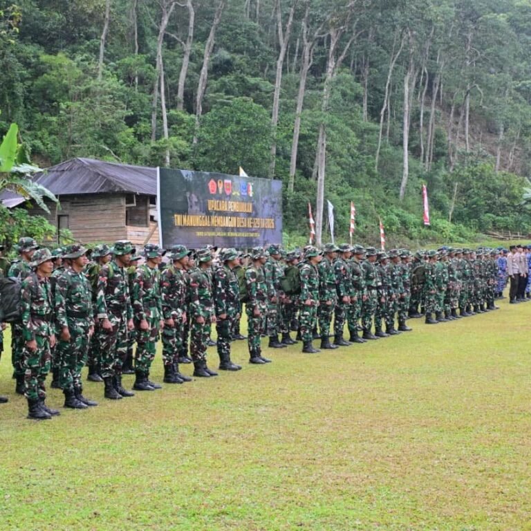 Suasana Upacara di Desa Patukku Kecamatan Bontocani Dihiasi Barisan Tegap Prajurit