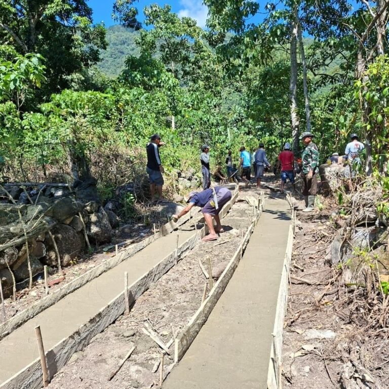 Rabat Beton Titik Kedua Menuju Jembatan Gantung Pattuku Mulai Dikerjakan