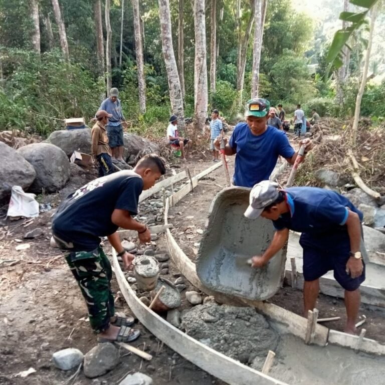 Pembangunan Rabat Beton Titik Kedua Menuju Jembatan Gantung Pattuku Berlanjut