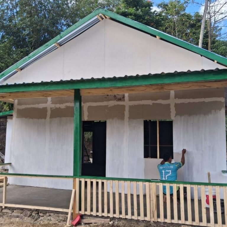 TMMD Ke-129 Kodim 1407/Bone Selesaikan Pengecatan Rumah Warga di Bontocani