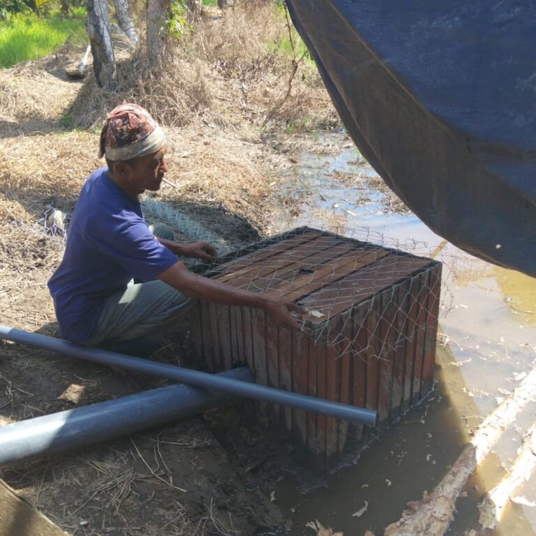 Kawat Cor Lantai Ulin MCK TMMD Ke-129 Tercapai 50 Persen