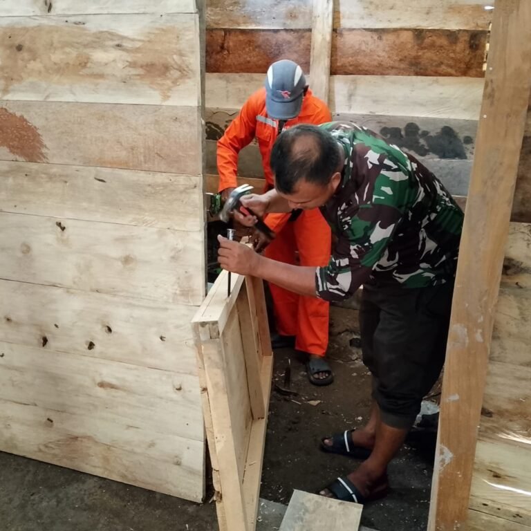 Detail Kecil Berdampak Besar: Pintu Kamar Mandi di Rumah Rosnawati